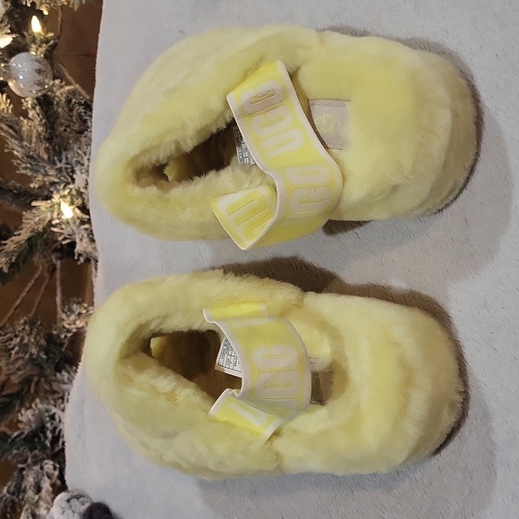 UGG Fluff Yeah Slide Neon Sandal - Picture 4 of 15